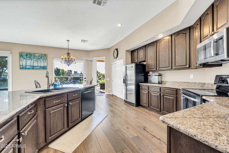 1551 W Blue Ridge Way-19