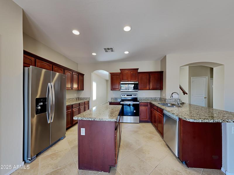 1004650.46008 W Amsterdam Road