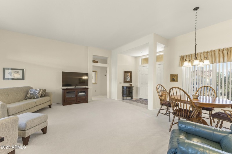 FORMAL LIVING & DINING