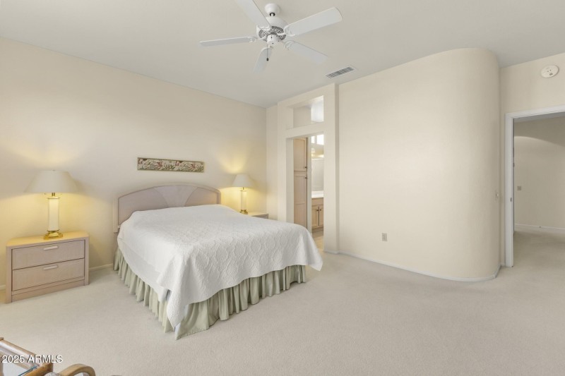 SIGNATURE CURVED WALL