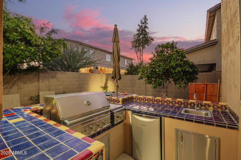 Built in BBQ & Refrigerator