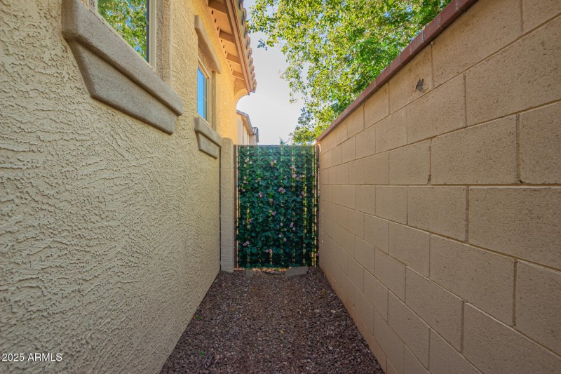 Side patio gate