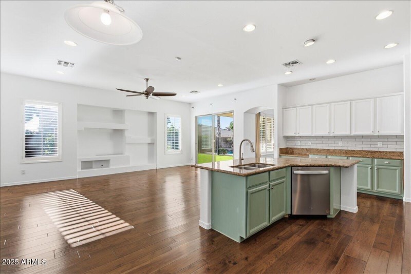 16-15115 W Pierson St