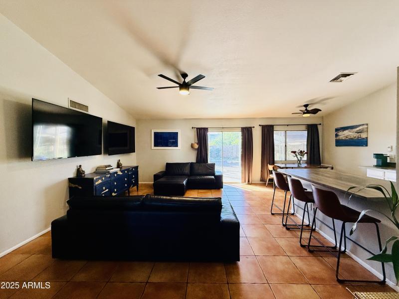 715D3DD9-A9BF-459F-B233-0D8E7A8DD509_1_2