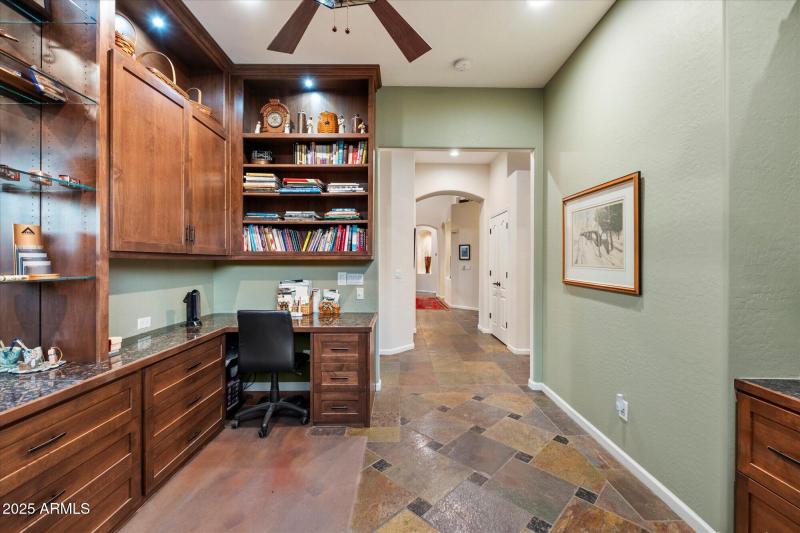 27-Study/Den/Office Room