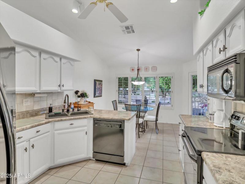 18-18764 N 89th Ln Lane-18kitchen