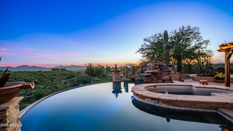 13815 N Vista Del Oro Exteriors-17