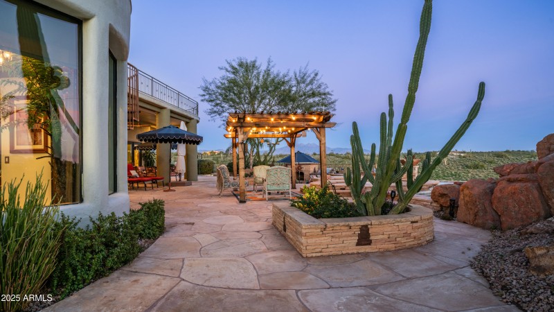 13815 N Vista Del Oro Exteriors-22