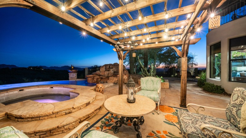 13815 N Vista Del Oro Exteriors-31