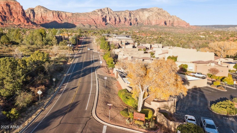 Aerial of entrance to Canyon Mesa CC