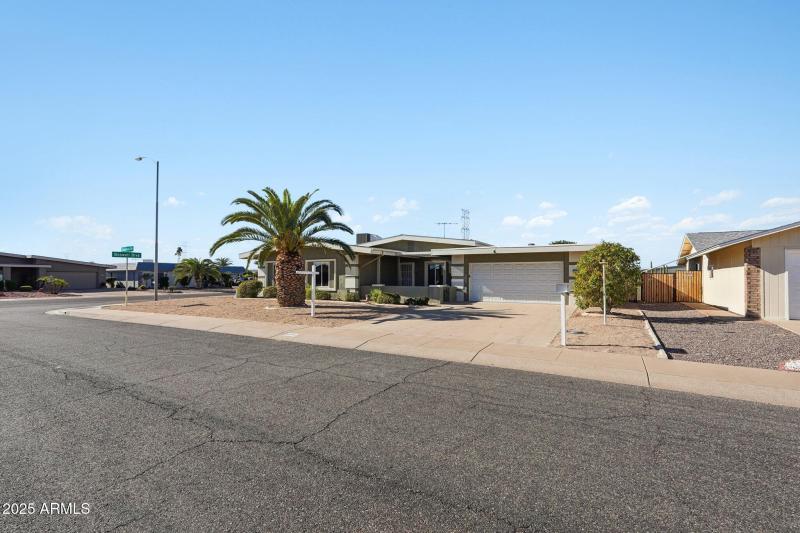 1-web-or-mls-W Jacaranda Dr-S2112-001