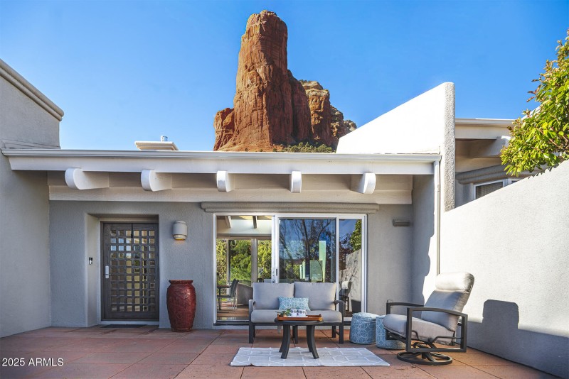 1 MORNING COURTYARD 1