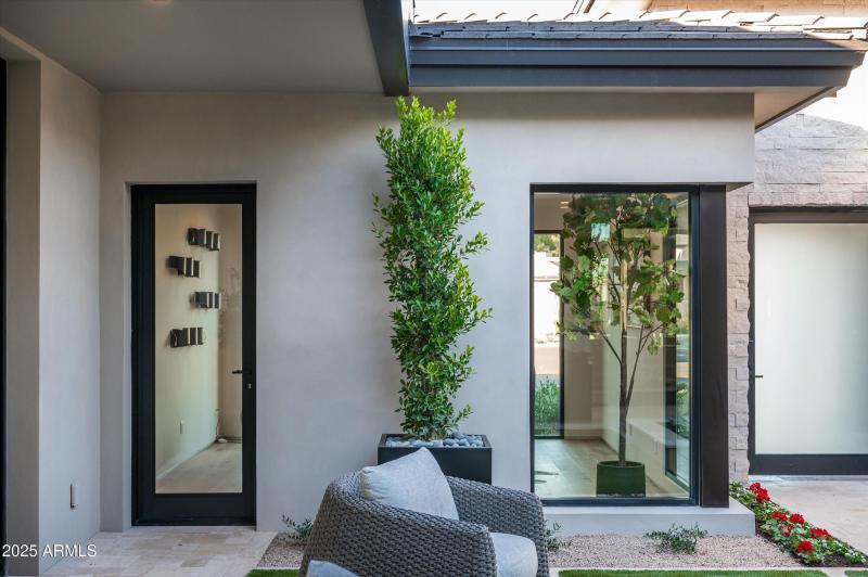 033_Courtyard Casita 2 Entrance