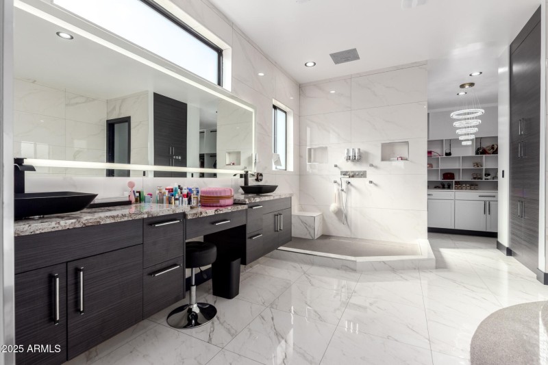 24 - Master Bathroom