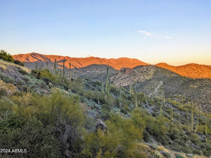 011_011_Surrounding Mountains