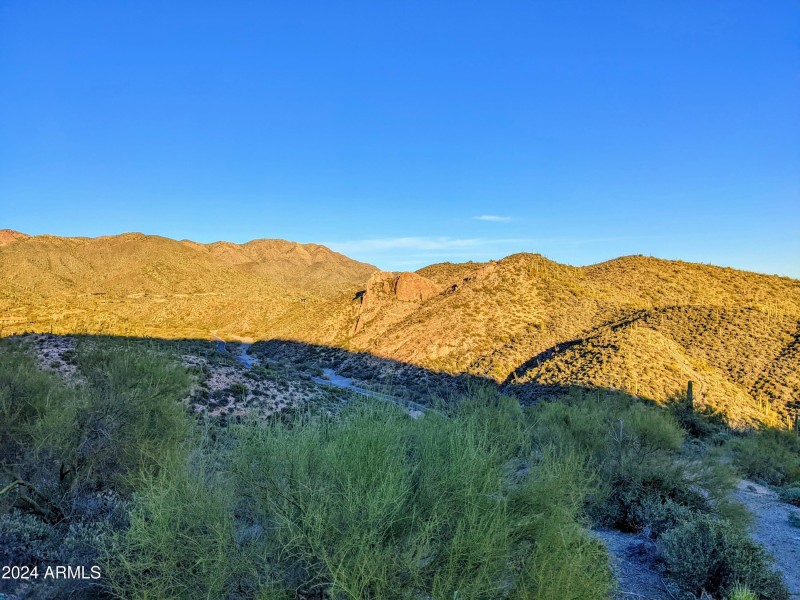 016_016_Intimate Mountain Views