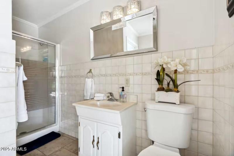 Bath Bedroom 8 and 9