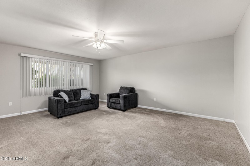 Soft carpeting & tile flooring