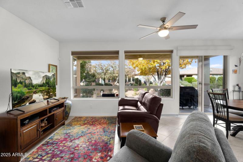 7-web-or-mls-712 E Myrtle Pass-11