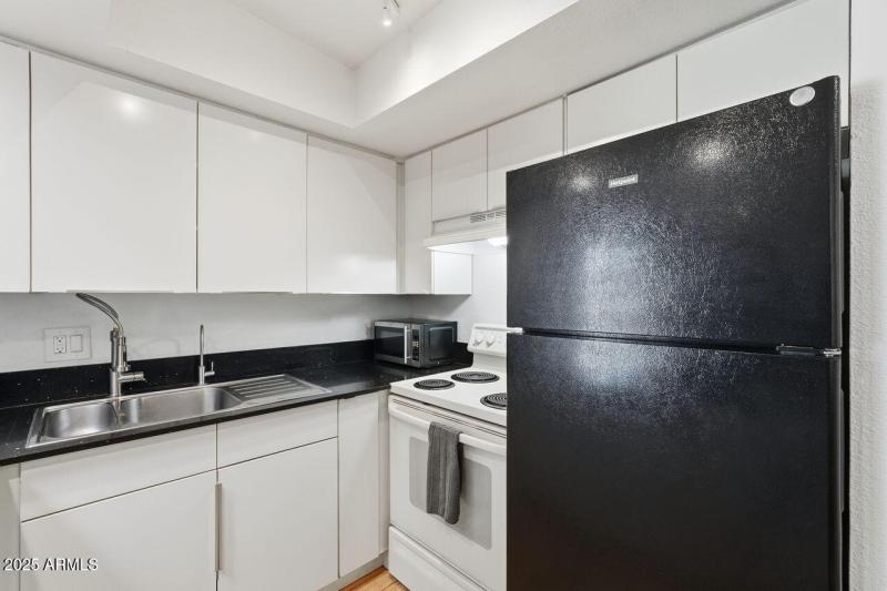 full size refrigerator and stove