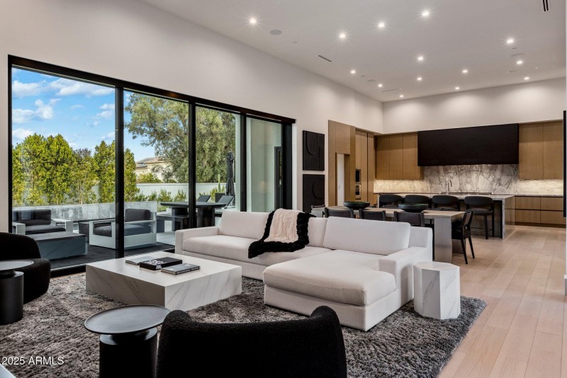 25-web-or-mls-D46A6902