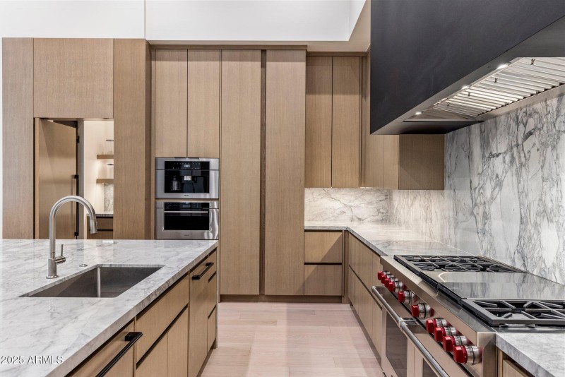 27-web-or-mls-D46A6911