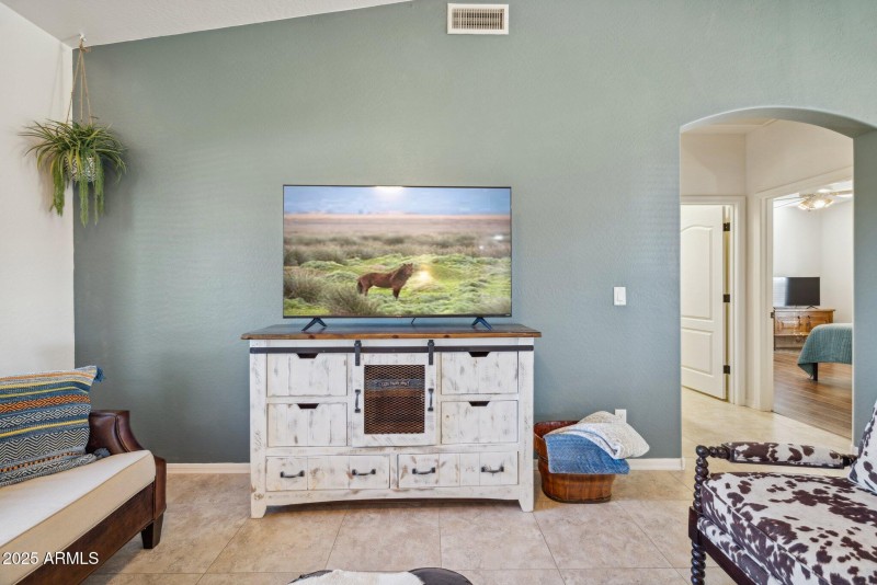 7-web-or-mls-4447-e-red-bird-rd