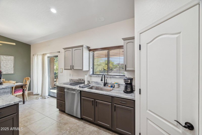 17-web-or-mls-4447-e-red-bird-rd