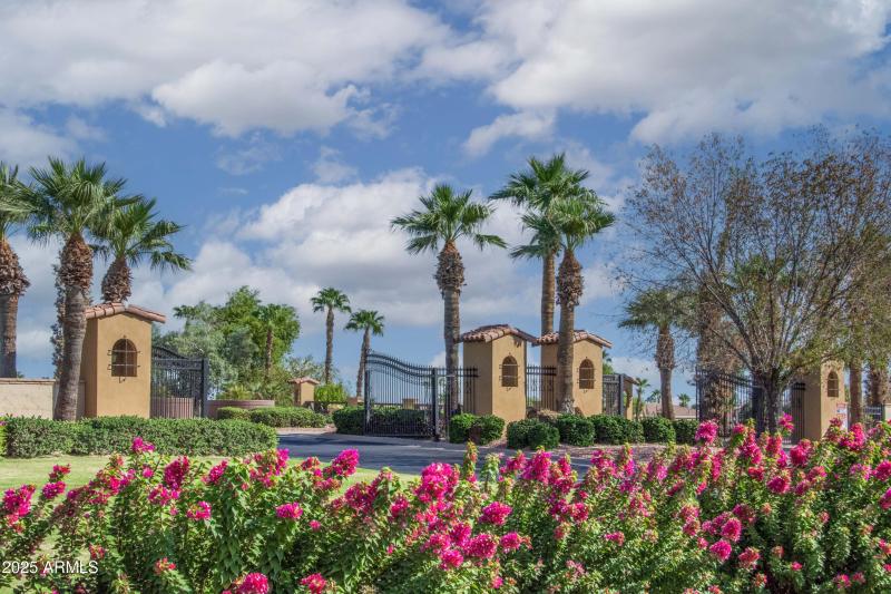 Corte Bella Entrance 8