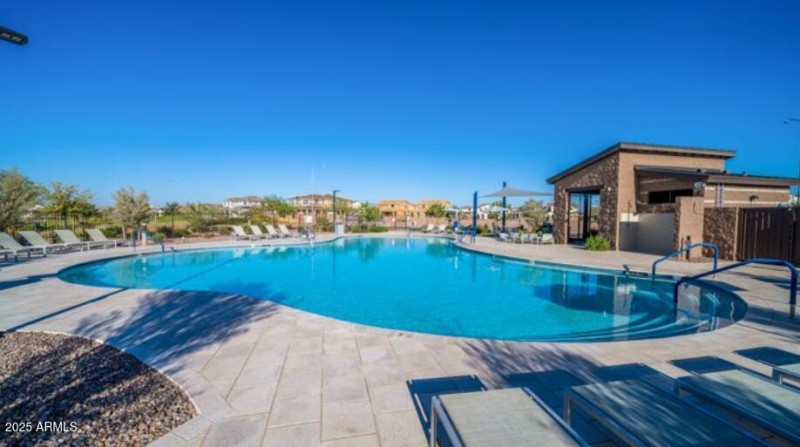 La Mira Discovery - Community