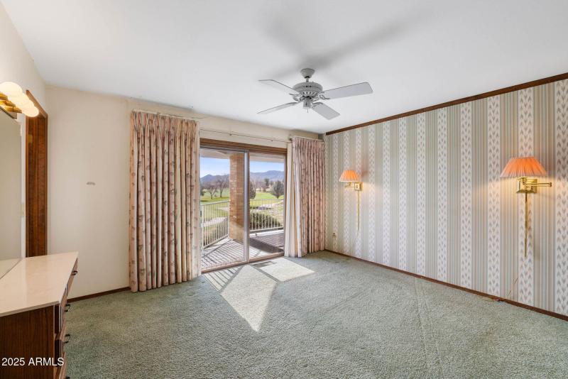 15-Primary Bedroom (1)