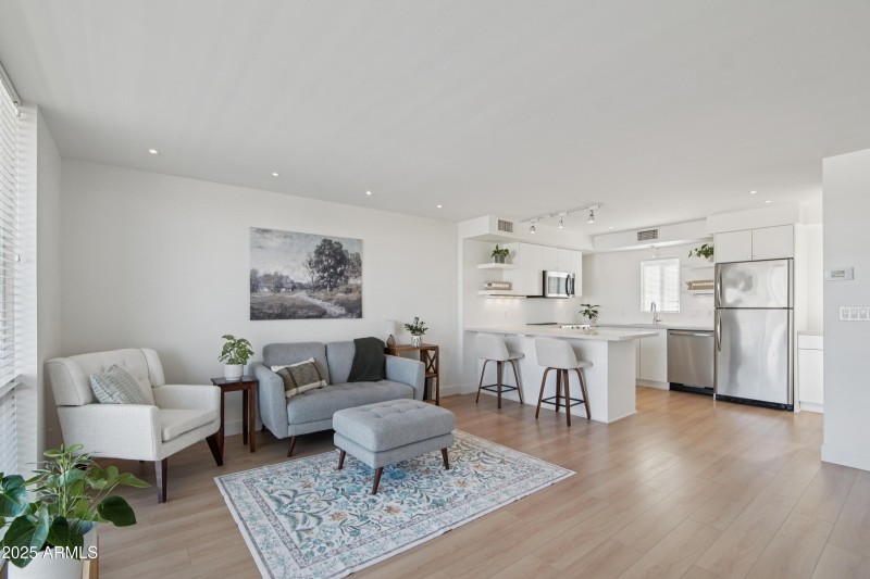 8-print-E 2nd St-S2212-006