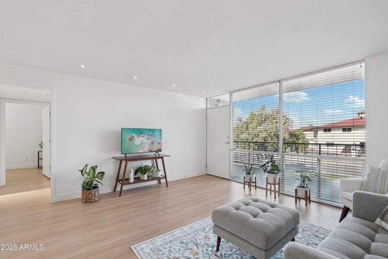 9-print-E 2nd St-S2212-007