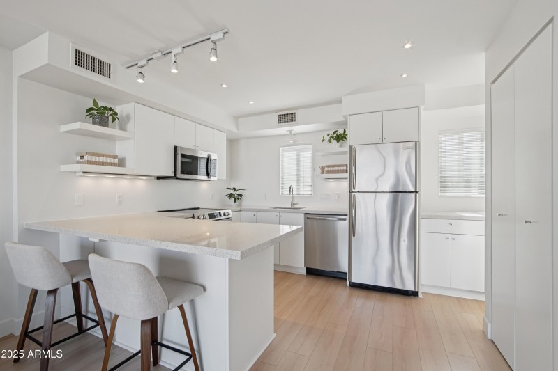 10-print-E 2nd St-S2212-008