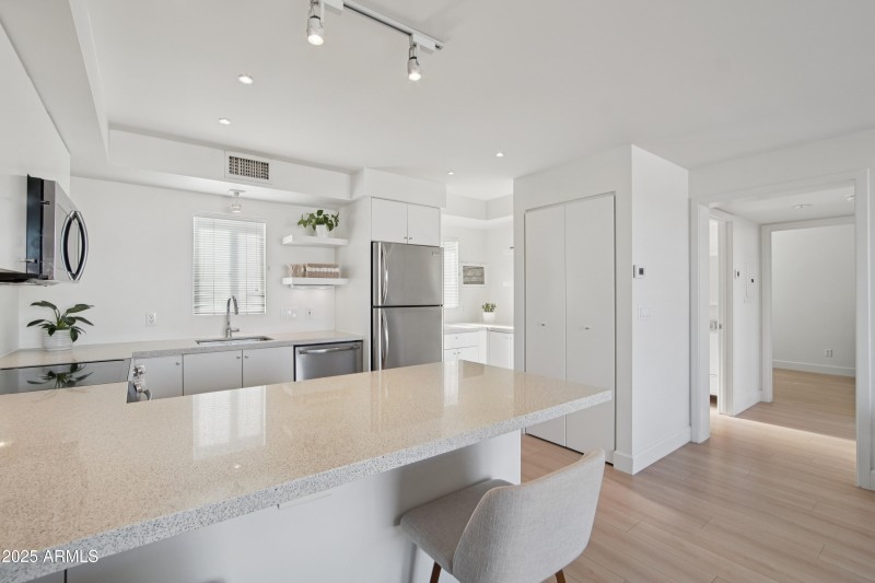 11-print-E 2nd St-S2212-009