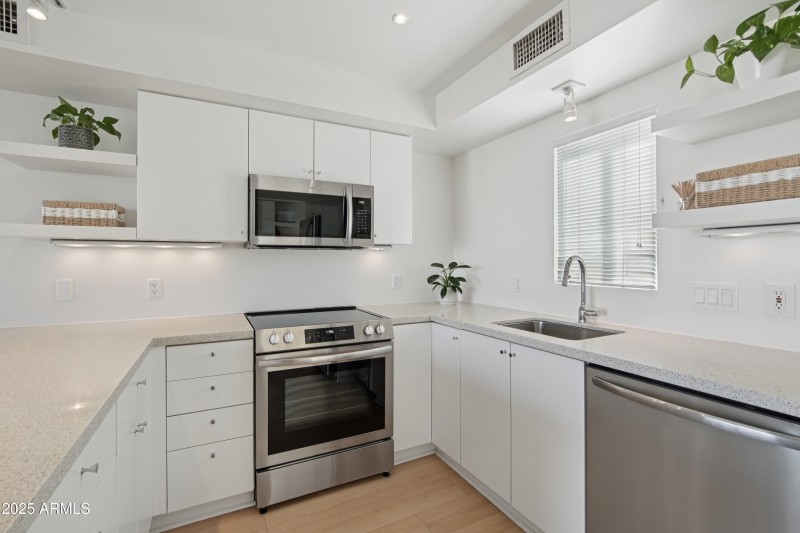 12-print-E 2nd St-S2212-010