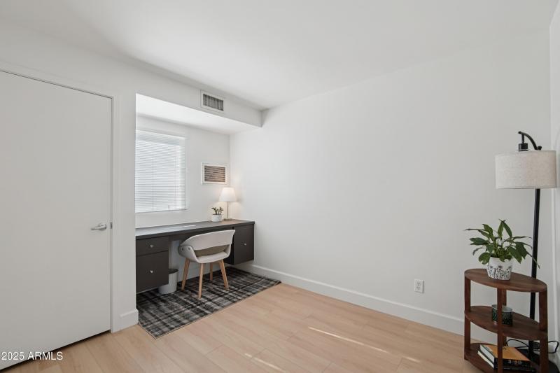 14-print-E 2nd St-S2212-012