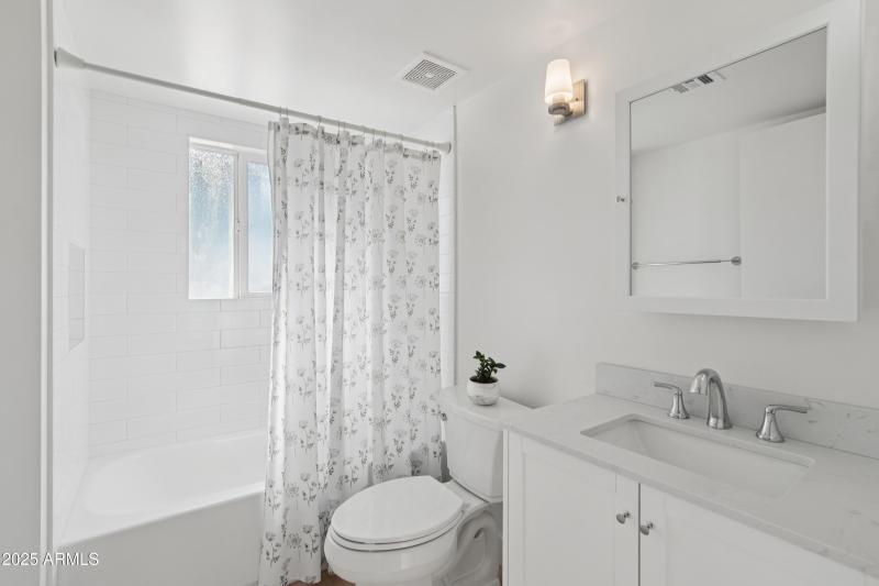 16-print-E 2nd St-S2212-014