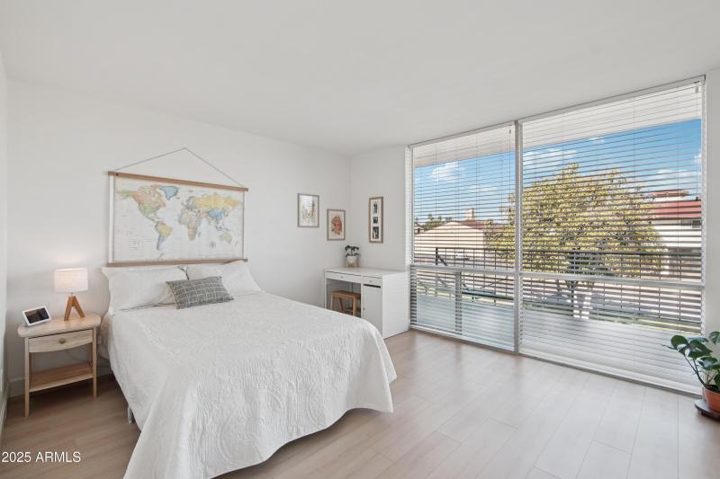 17-print-E 2nd St-S2212-015