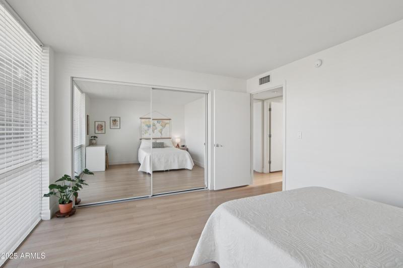 18-print-E 2nd St-S2212-016