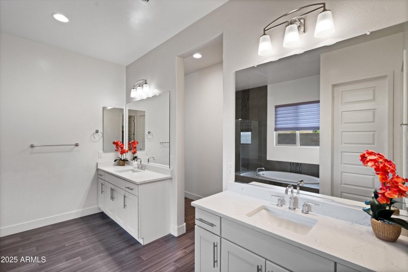 26-Large Primary Bathroom