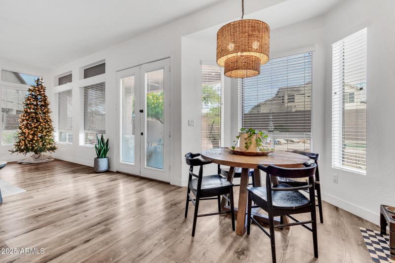 3033 N Sawyer-5_(2048)