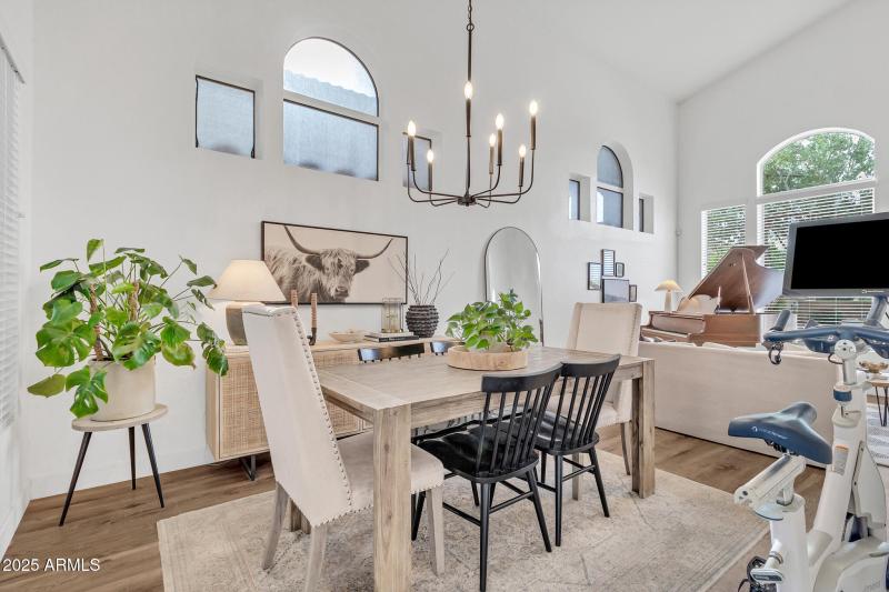 3033 N Sawyer-6_(2048)