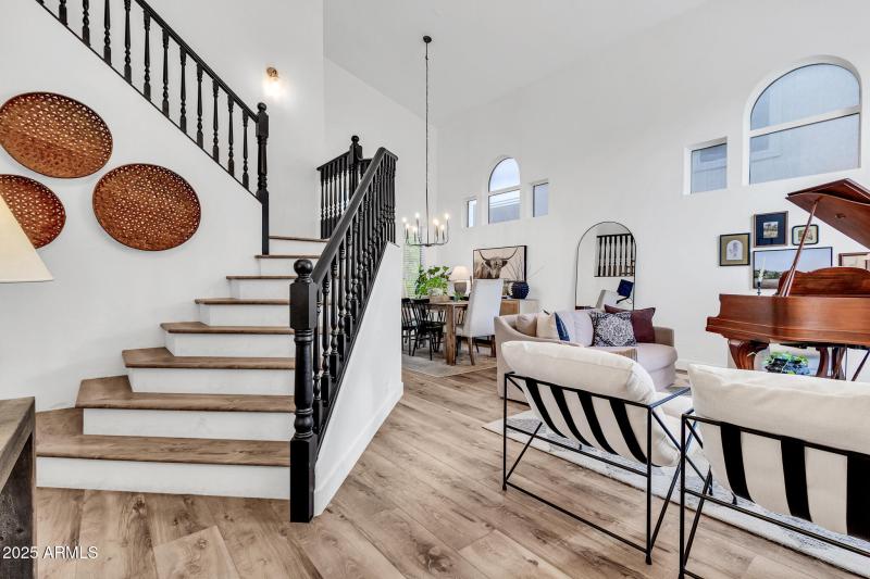 3033 N Sawyer-7_(2048)