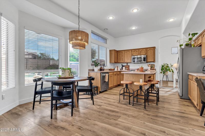 3033 N Sawyer-8_(2048)