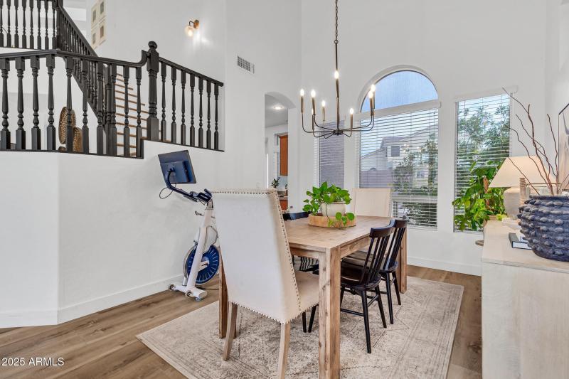 3033 N Sawyer-9_(2048)