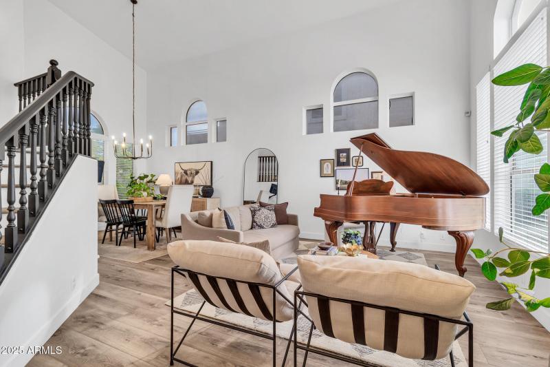 3033 N Sawyer-10_(2048)