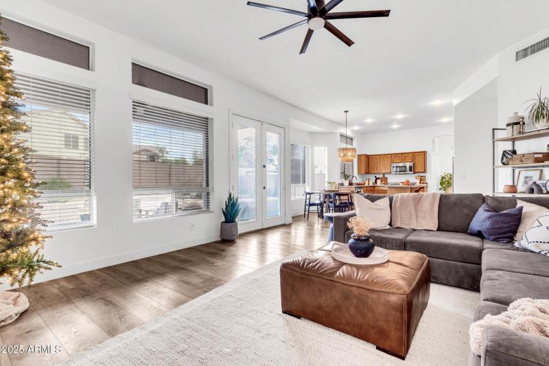 3033 N Sawyer-12_(2048)