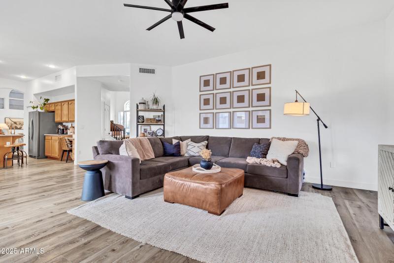 3033 N Sawyer-14_(2048)