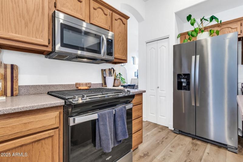 3033 N Sawyer-21_(2048)